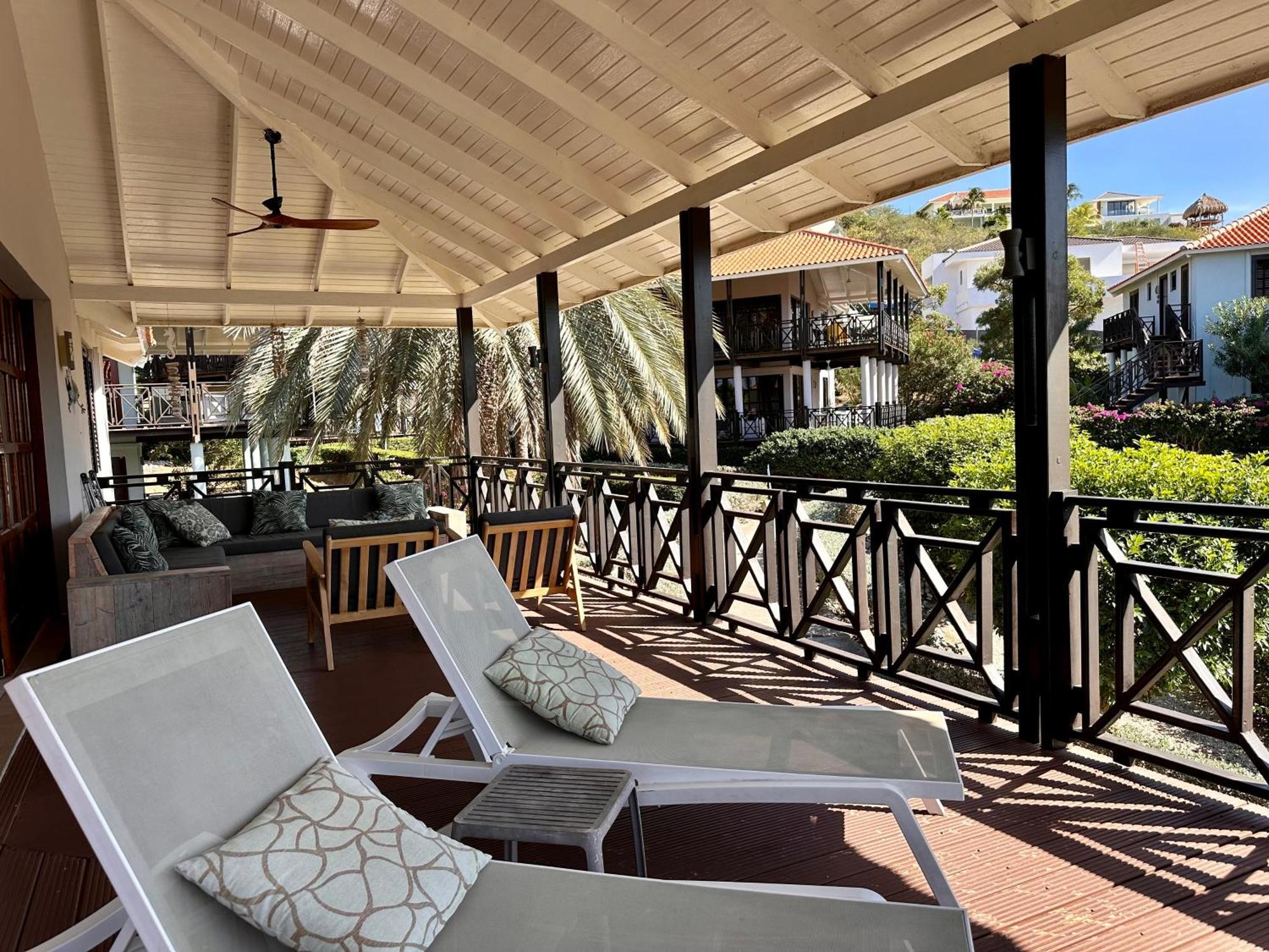 Blue Bay Beach Villas & Apartments Екстериор снимка